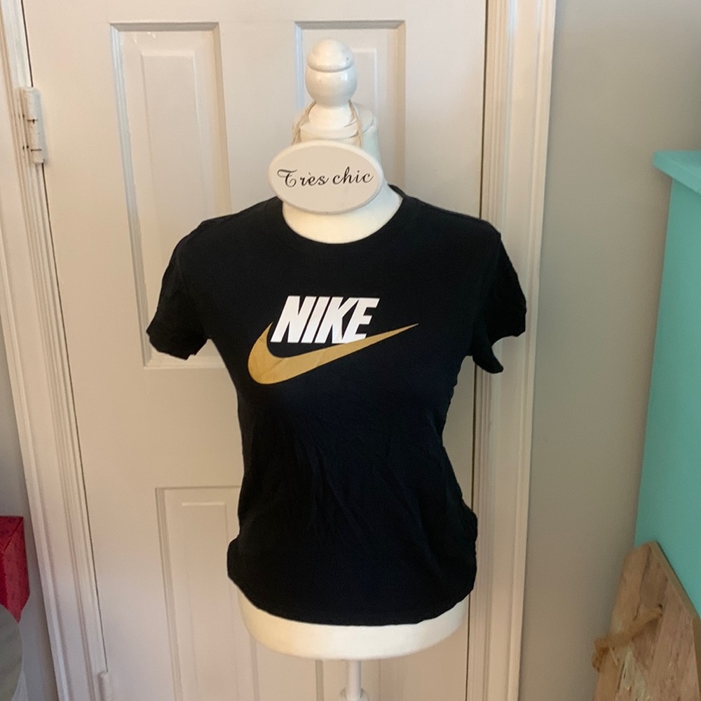 Girls Nike t-shirt